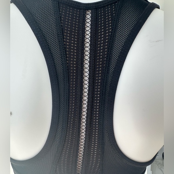 Lorna Jane sports bra size XS/S in Black medium support pull on - Picture 3 of 5